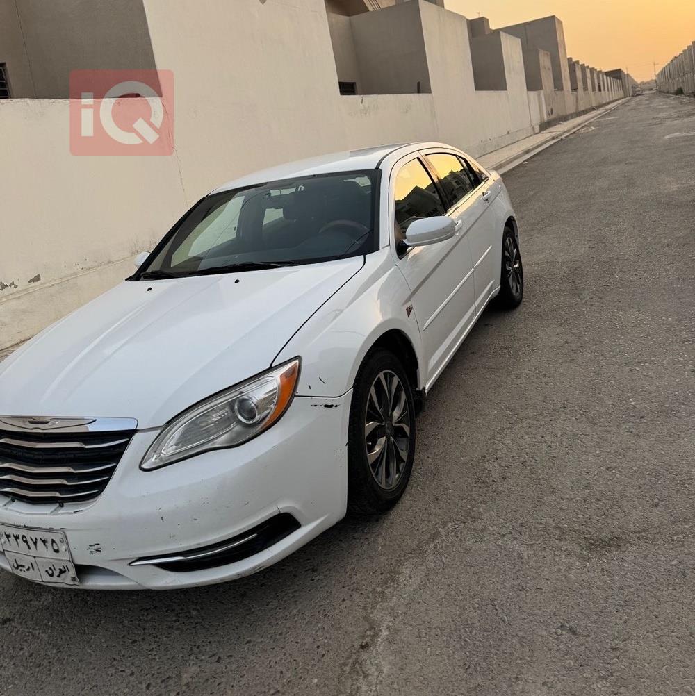 Chrysler 200